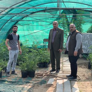 كلية الزراعة تجهز كلية الطب في جامعتنا بشتلات متنوعة.